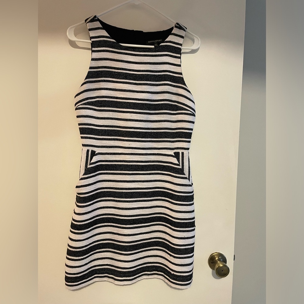 Banana Republic - Black and white dress - Size 6 petite